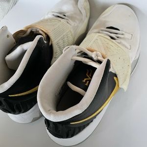 Nike Kyrie Irving Basketball Shoes size 7 Boys